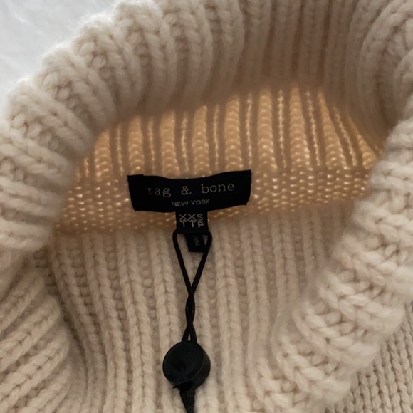 Rag & Bone Oatmeal Lambswool Turtleneck - new with tags - Picture 2 of 4
